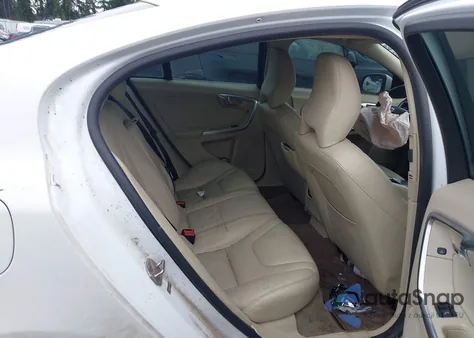 2015 Volvo S60 T5 Premier z USA, uszkodzony, nr VIN YV126MFBXF1311780